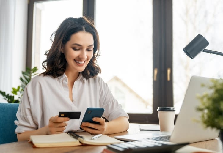 Credit Card Tips: 10 Ways to Stay on Track for This Year's Money Goals