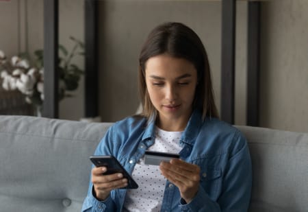 What Is a Virtual Wallet and How Does It Compare to Online Banking?