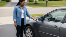 A woman wondering what will happen if her car insurance lapses. 