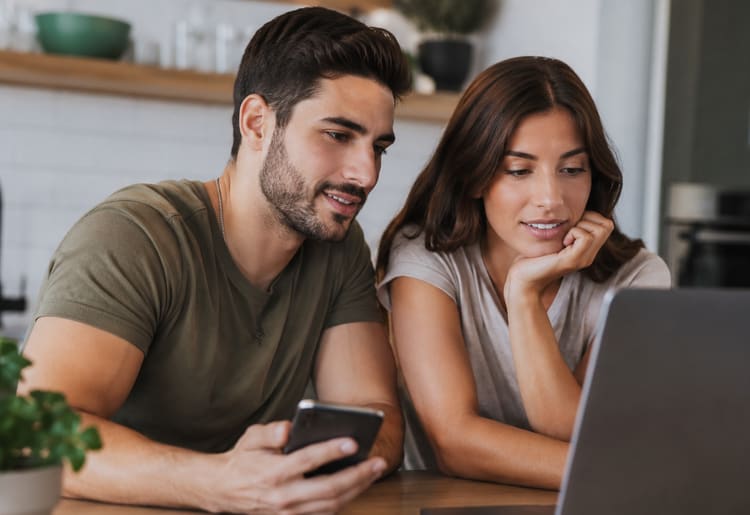 How Online Banks are Changing How Couples Manage Money