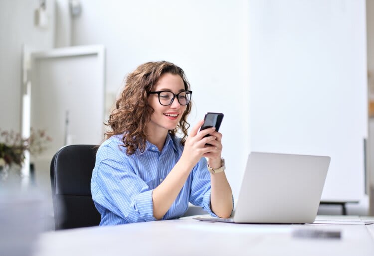 A woman transferring apple cash to her bank account. 