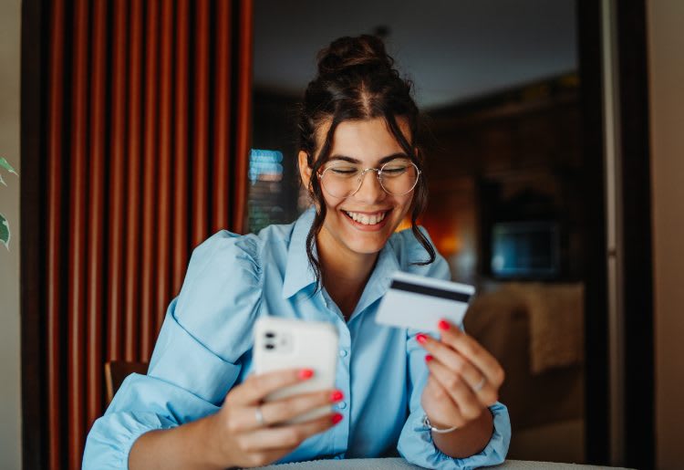 latina phone money transfer