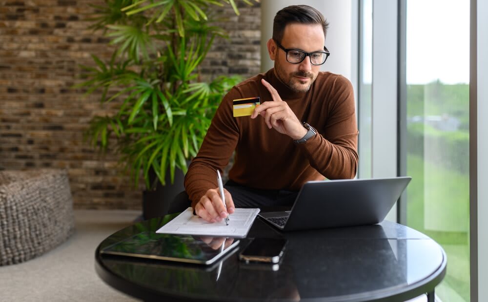 How Does Credit Card Interest Work? How to Calculate (and Avoid) This Expense